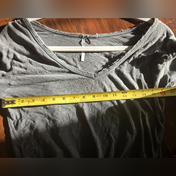 Free People Small Gray V-Neck Asymmetrical Women Top - Picture 4 of 9